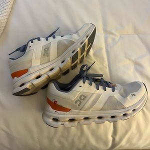 On cloud tennis shoes